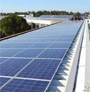 পরিবারের সোলার প্যানেল সিস্টেম