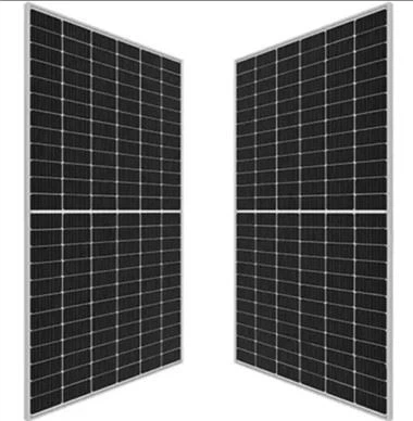 সৌর প্যানেল অর্ধেক কাটা পলিক্রিস্টালাইন কোষ